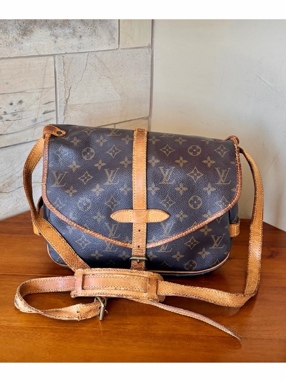 💜TIMELESS💜LOUIS VUITTON SAUMUR 30 MESSENGER BAG